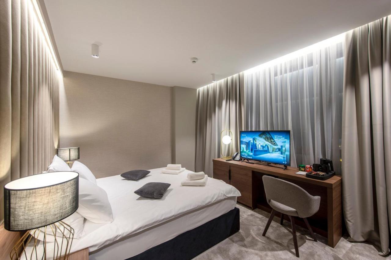 וואראז'דין Hotel Turist מראה חיצוני תמונה