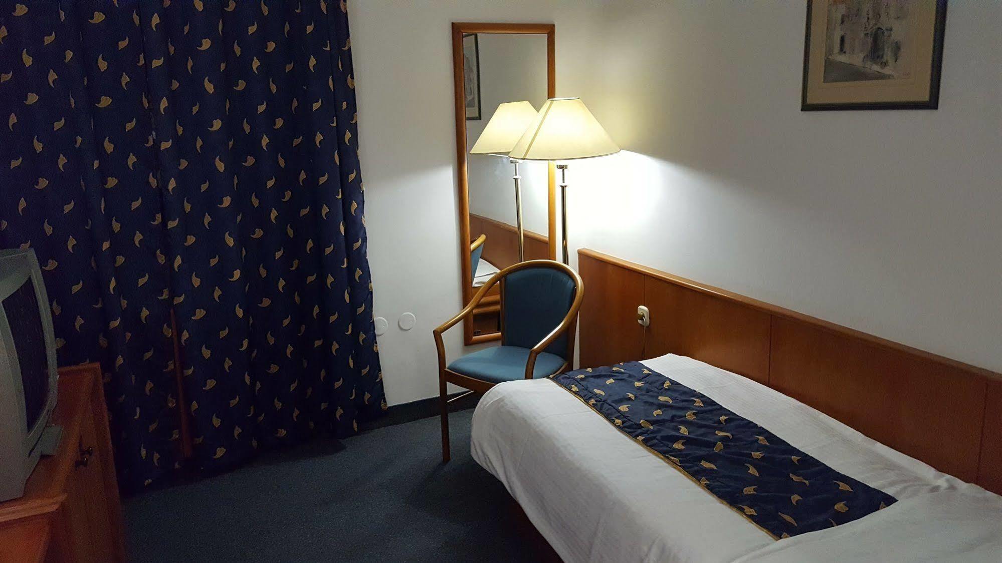 וואראז'דין Hotel Turist מראה חיצוני תמונה
